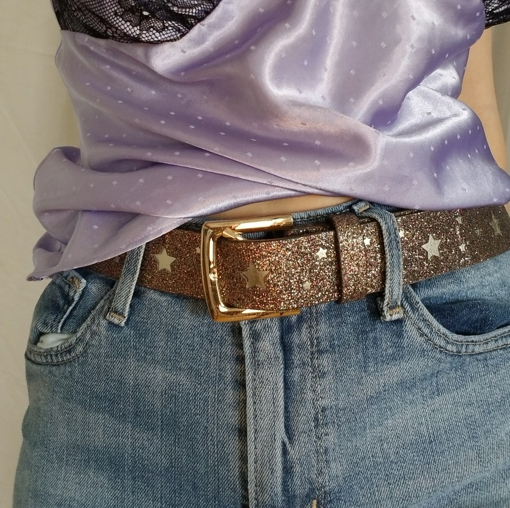 Black holographic belt